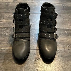 Yoki Boots SZ 8.5 NWOT